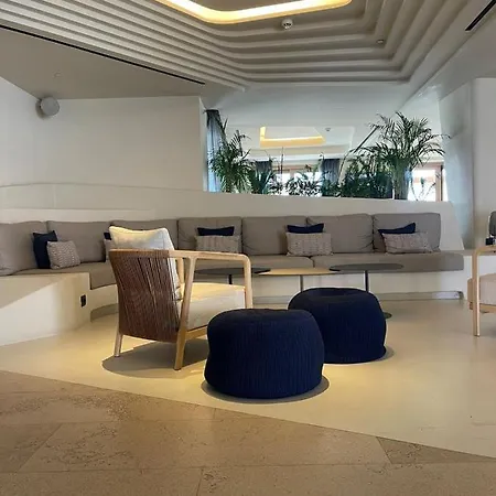 Aegon Retreat فندق